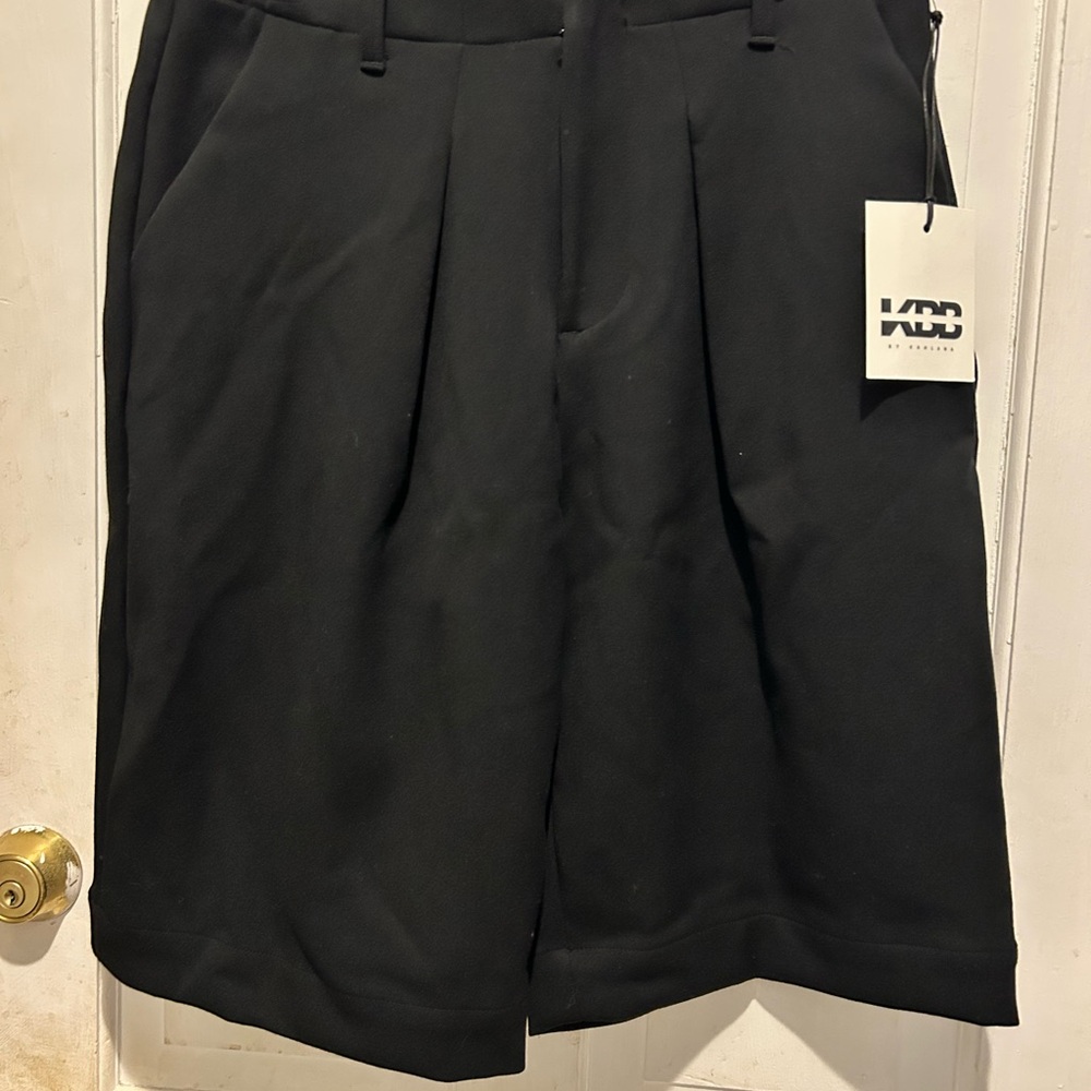 NWT - KBB by KAHLANA Women's Mid-Rise
“The Bermuda Shorts” - Size Small - Picture 5 of 7